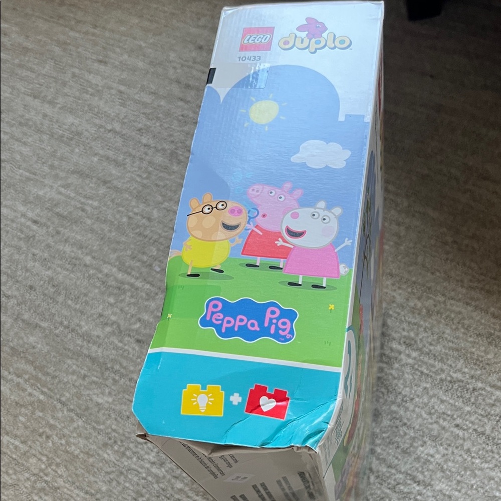 Lego Peppa Pig Birthday House - Yellow & Red Playset - Box damaged in transport - Picture 4 of 10